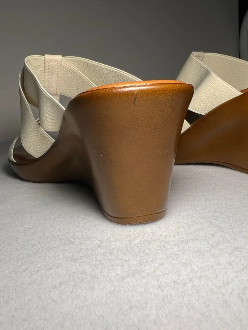 Italian Shoemakers Women's 6.5M Contesa White/Wood Color Wedge Sandal Heel
